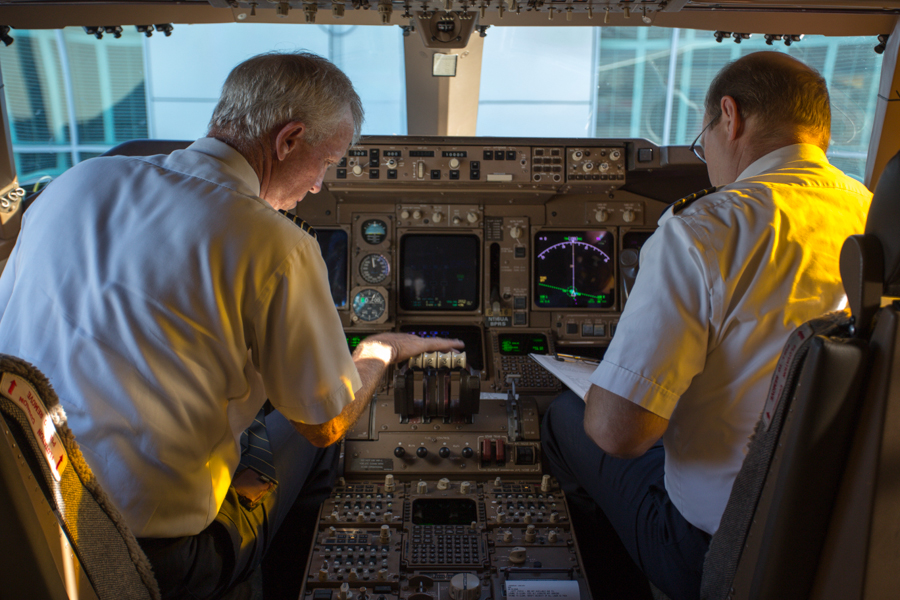 747-400 Cockpit